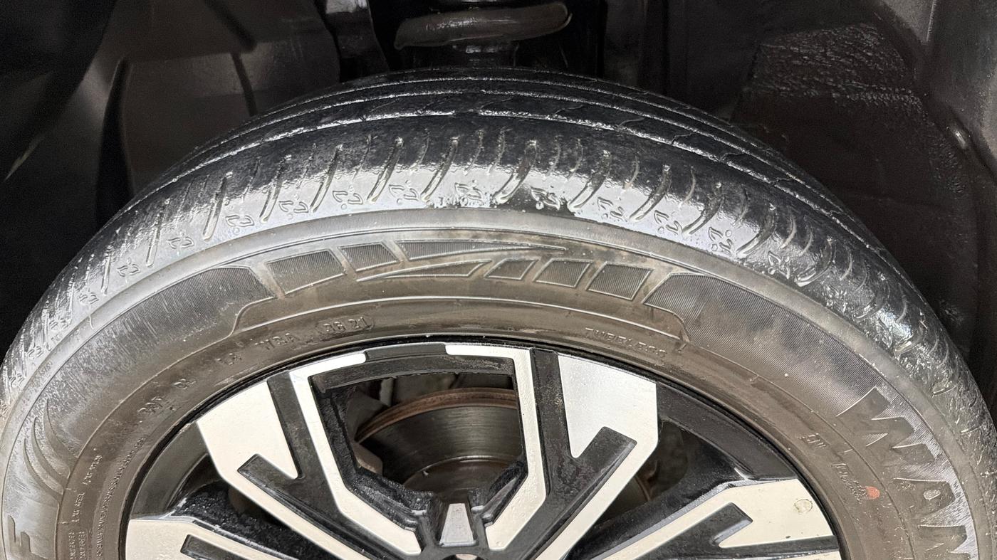 2021 Renault Kiger RXT AMT, Petrol, Automatic, 41,494 km, Left Front Tyre Tread