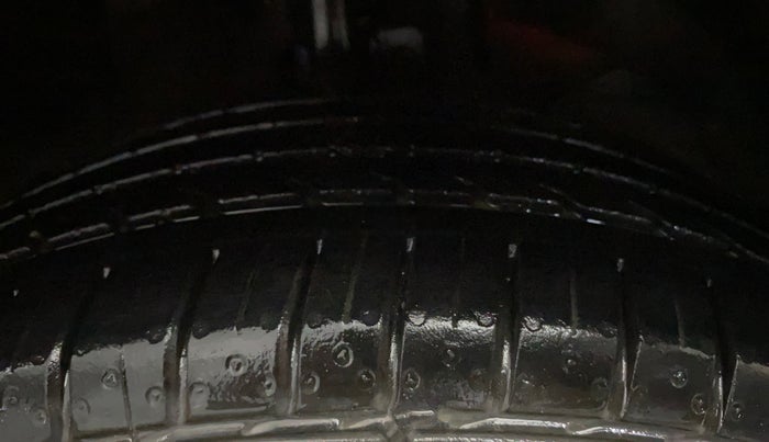2017 Maruti Baleno ALPHA PETROL 1.2, Petrol, Manual, 93,414 km, Right Front Tyre Tread