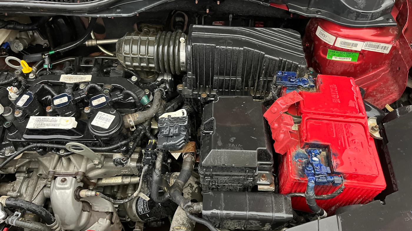 2022 Tata ALTROZ XT PETROL, Petrol, Manual, 53,946 km, Engine View - Left