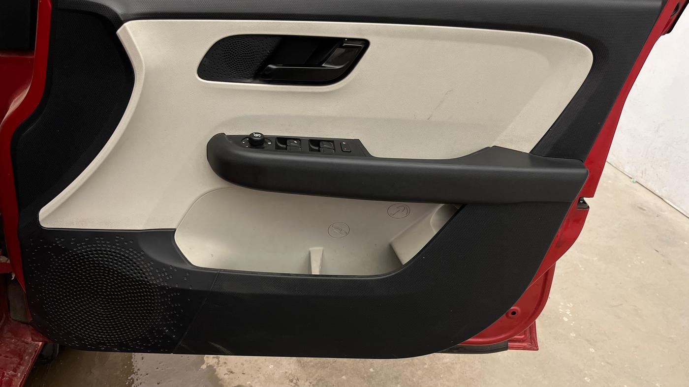 2022 Tata ALTROZ XT PETROL, Petrol, Manual, 53,946 km, Driver Side Door Panels Control