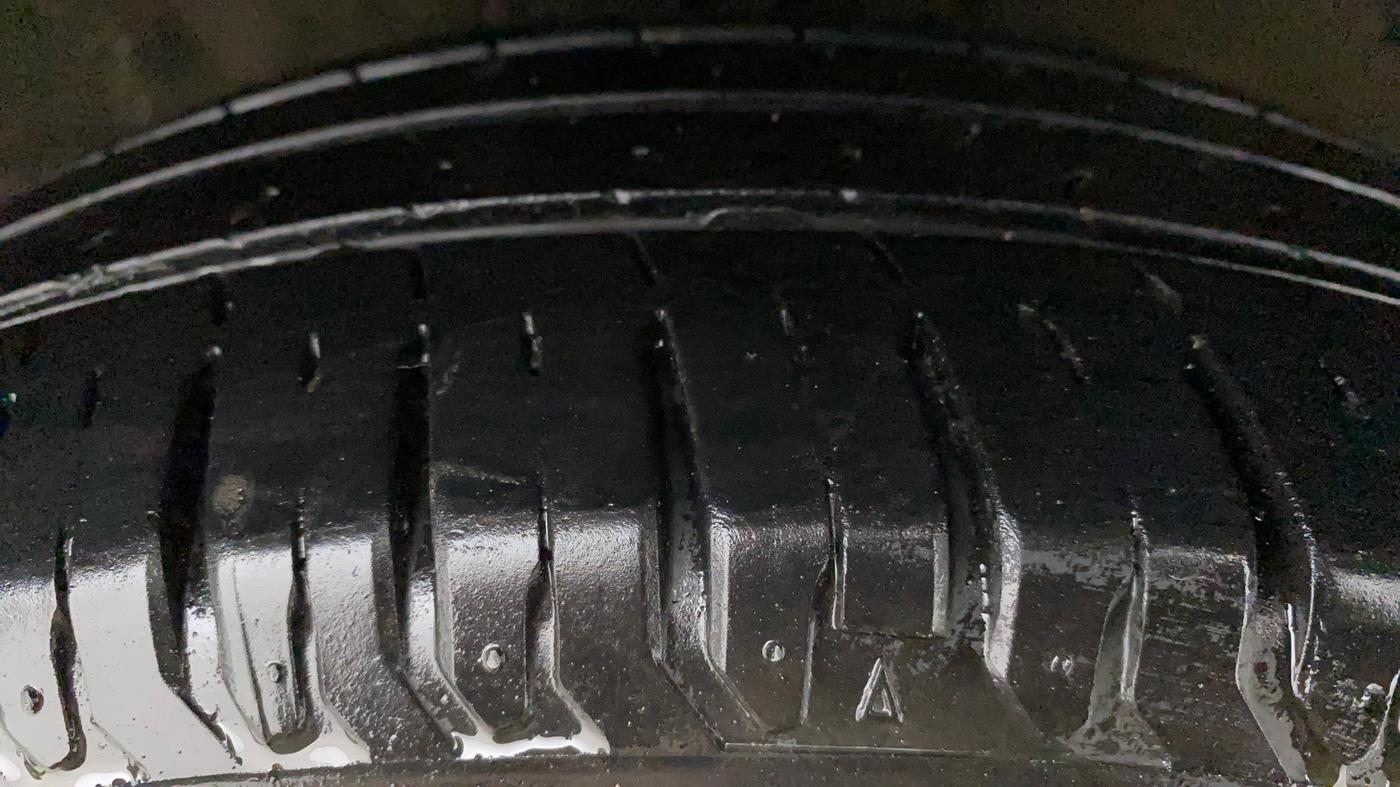 2021 Maruti XL6 ZETA AT, Petrol, Automatic, 29,845 km, Right Front Tyre Tread
