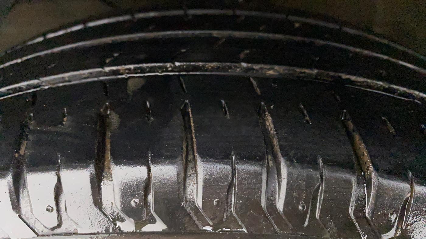 2021 Maruti XL6 ZETA AT, Petrol, Automatic, 29,845 km, Left Front Tyre Tread