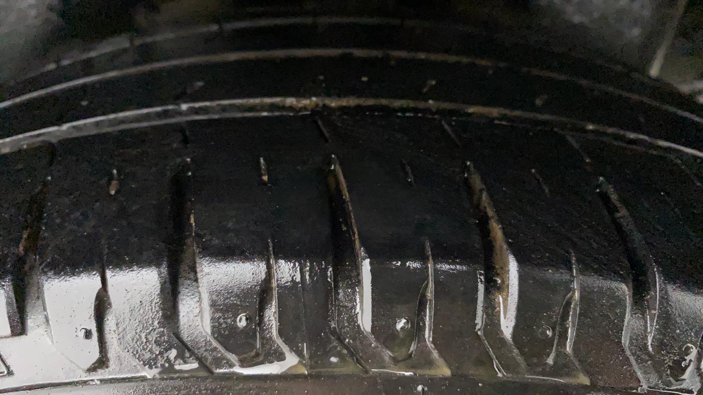 2021 Maruti XL6 ZETA AT, Petrol, Automatic, 29,845 km, Left Rear Tyre Tread