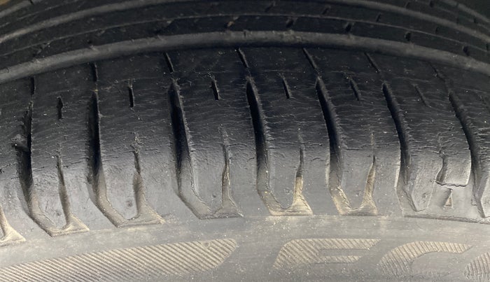 2017 Volkswagen Ameo COMFORTLINE 1.5 AT, Diesel, Automatic, 69,978 km, Right Front Tyre Tread