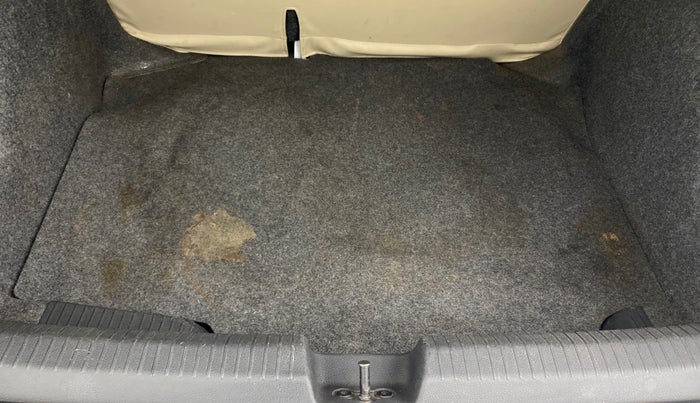 2017 Volkswagen Ameo COMFORTLINE 1.5 AT, Diesel, Automatic, 69,978 km, Boot Inside