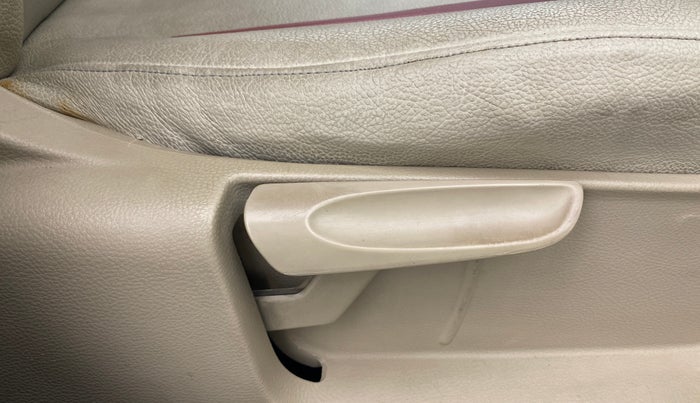 2017 Volkswagen Ameo COMFORTLINE 1.5 AT, Diesel, Automatic, 69,978 km, Driver Side Adjustment Panel