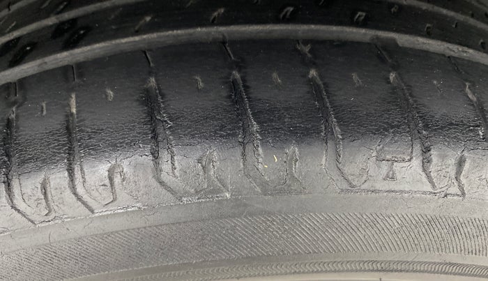 2017 Volkswagen Ameo COMFORTLINE 1.5 AT, Diesel, Automatic, 69,978 km, Right Rear Tyre Tread