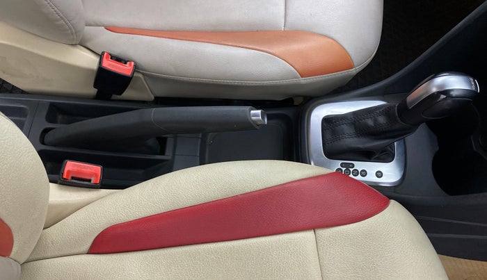 2017 Volkswagen Ameo COMFORTLINE 1.5 AT, Diesel, Automatic, 69,978 km, Gear Lever