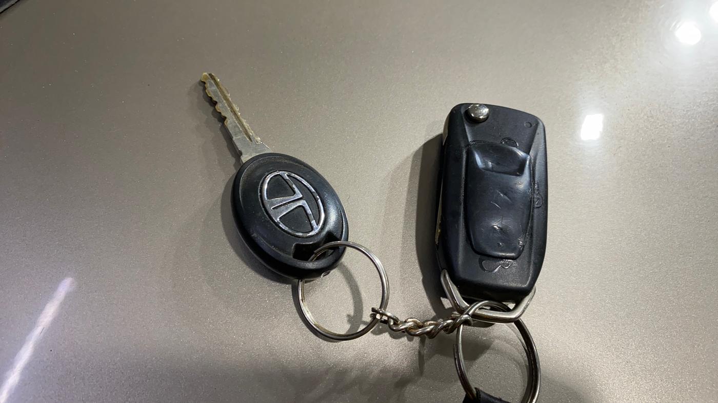 2016 Tata Zest XE PETROL, Petrol, Manual, 43,908 km, Key Close Up