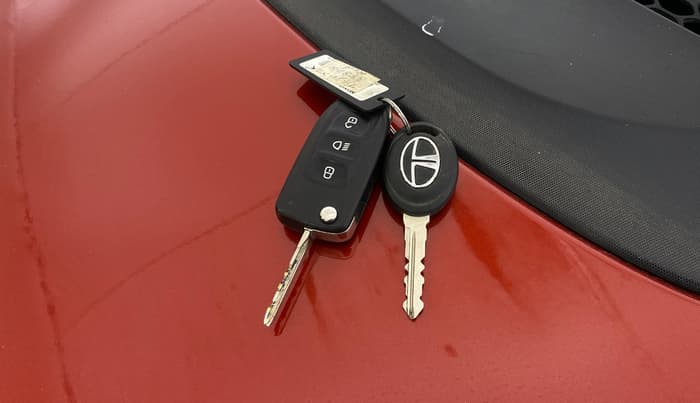 2016 Tata Tiago XZ PETROL, Petrol, Manual, 34,253 km, Key Close Up
