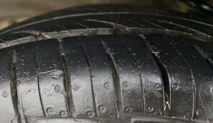 2012 Maruti Alto 800 LXI, CNG, Manual, 37,563 km, Left Front Tyre Tread
