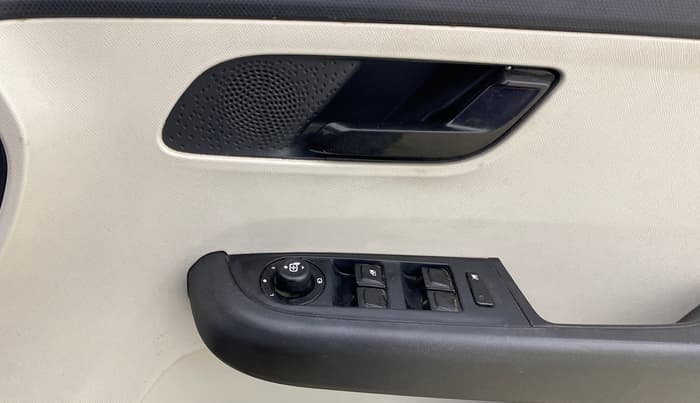 2022 Tata ALTROZ XT DIESEL, Diesel, Manual, 68,309 km, Driver Side Door Panels Control