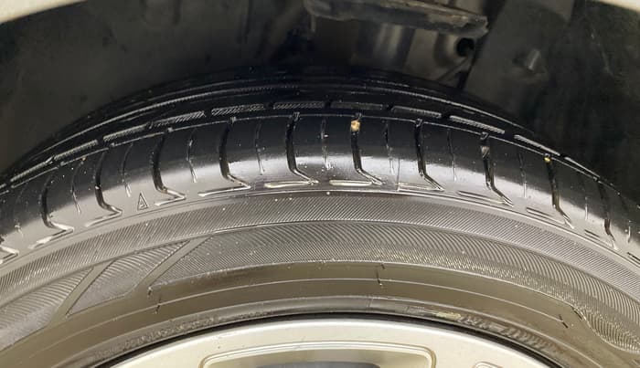 2022 Tata ALTROZ XT DIESEL, Diesel, Manual, 68,309 km, Left Front Tyre Tread