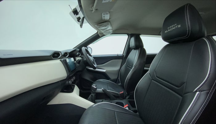 2021 Nissan MAGNITE XE 1.0 MT, Petrol, Manual, 11,353 km, Right Side Front Door Cabin