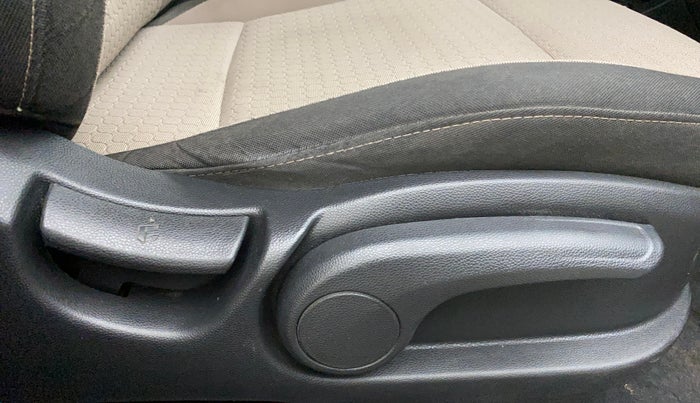 2017 Hyundai Elite i20 ASTA 1.2 (O), Petrol, Manual, 38,167 km, Driver Side Adjustment Panel