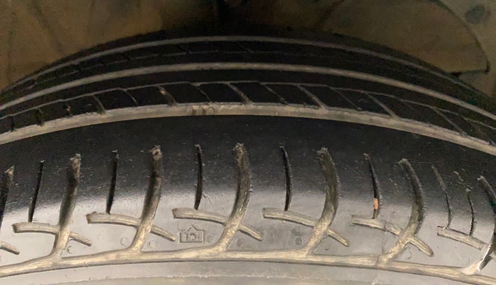 2017 Maruti Baleno DELTA PETROL 1.2, Petrol, Manual, 39,277 km, Right Front Tyre Tread
