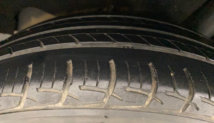 2017 Maruti Baleno DELTA PETROL 1.2, Petrol, Manual, 39,277 km, Left Rear Tyre Tread