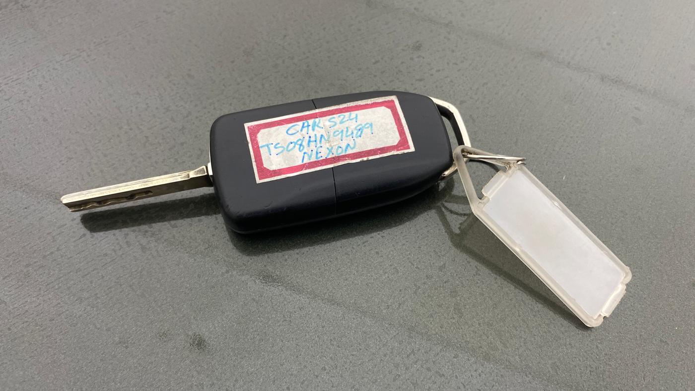 2021 Tata NEXON XMA SUNROOF PETROL, Petrol, Automatic, 63,925 km, Key Close Up