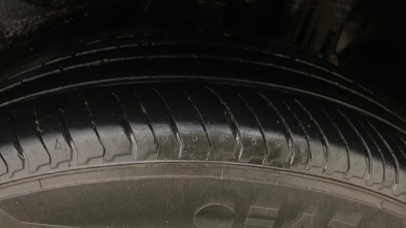 2021 Tata NEXON XMA SUNROOF PETROL, Petrol, Automatic, 63,925 km, Left Rear Tyre Tread