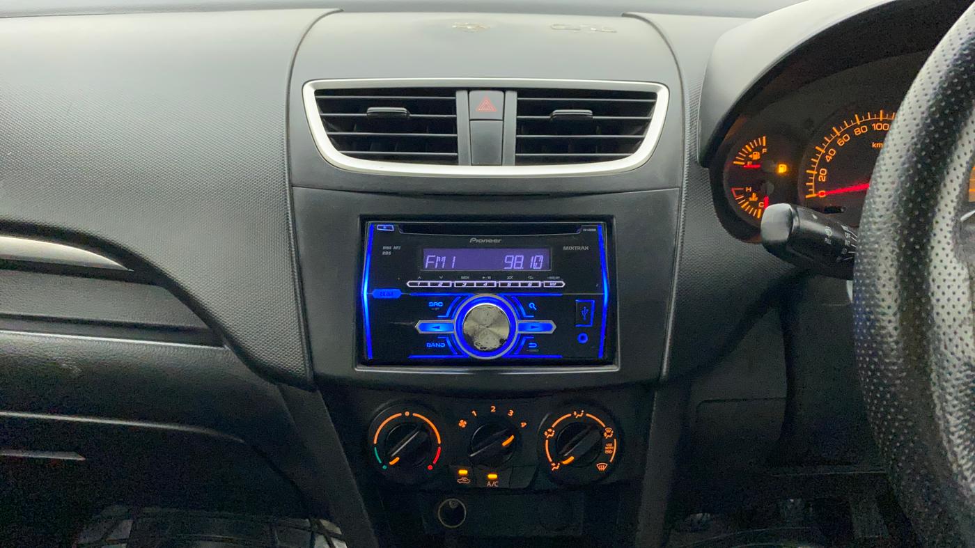 2015 Maruti Swift LXI (O), Petrol, Manual, 65,365 km, Air Conditioner