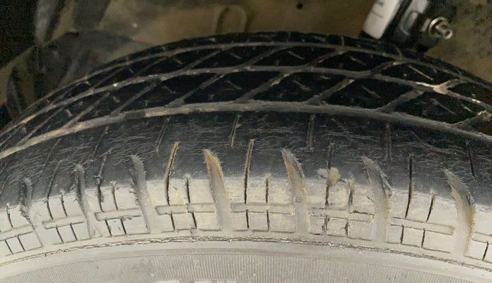 2015 Maruti Swift LXI (O), Petrol, Manual, 65,365 km, Left Front Tyre Tread