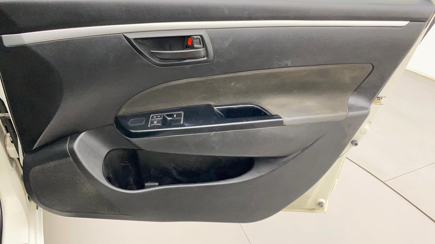 2015 Maruti Swift LXI (O), Petrol, Manual, 65,365 km, Driver Side Door Panels Control