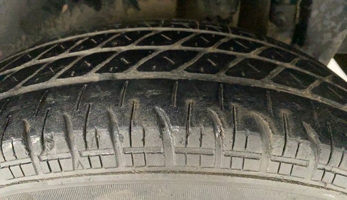 2015 Maruti Swift LXI (O), Petrol, Manual, 65,365 km, Left Rear Tyre Tread