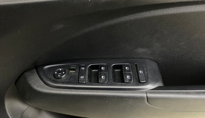 2019 Hyundai VENUE S 1.2, Petrol, Manual, 56,510 km, Driver Side Door Panels Control