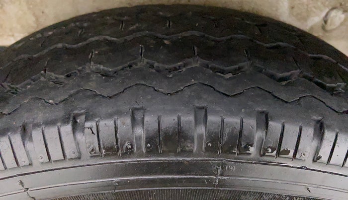 2016 Maruti OMNI E STD, Petrol, Manual, 19,957 km, Left Front Tyre Tread