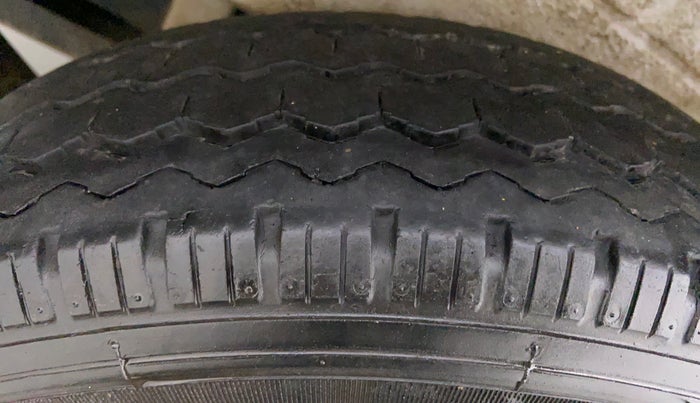 2016 Maruti OMNI E STD, Petrol, Manual, 19,957 km, Right Rear Tyre Tread