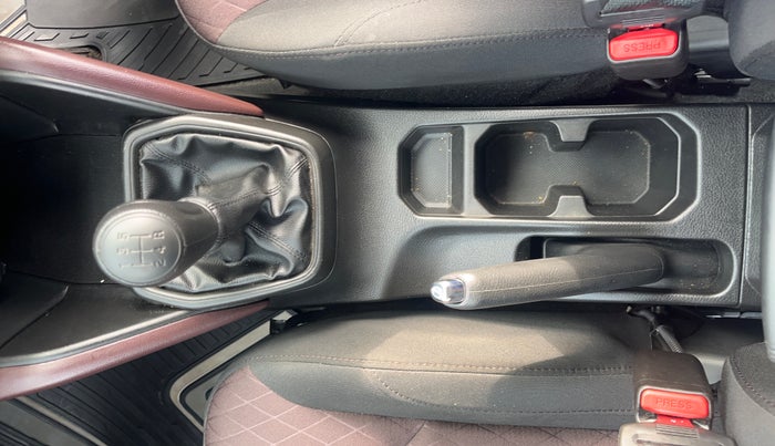 2024 Maruti Grand Vitara DELTA SMART HYBRID, Petrol, Manual, 14,199 km, Gear Lever