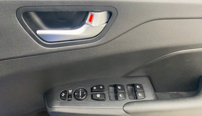 2018 Hyundai Verna 1.6 VTVT SX O, Petrol, Manual, 75,618 km, Driver Side Door Panels Control