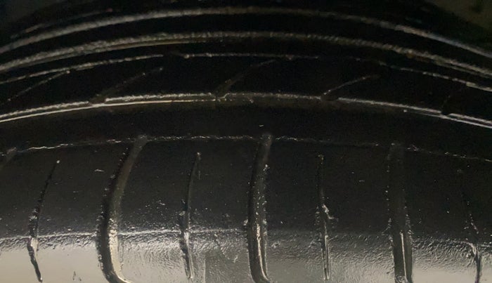 2018 Hyundai Verna 1.6 VTVT SX O, Petrol, Manual, 75,618 km, Left Front Tyre Tread