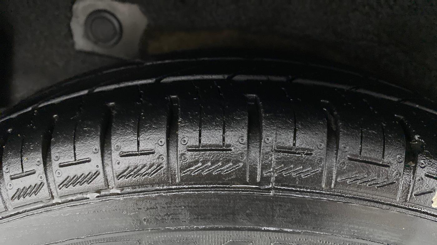 2011 Hyundai i10 MAGNA 1.1 IRDE2, CNG, Manual, 52,583 km, Right Rear Tyre Tread