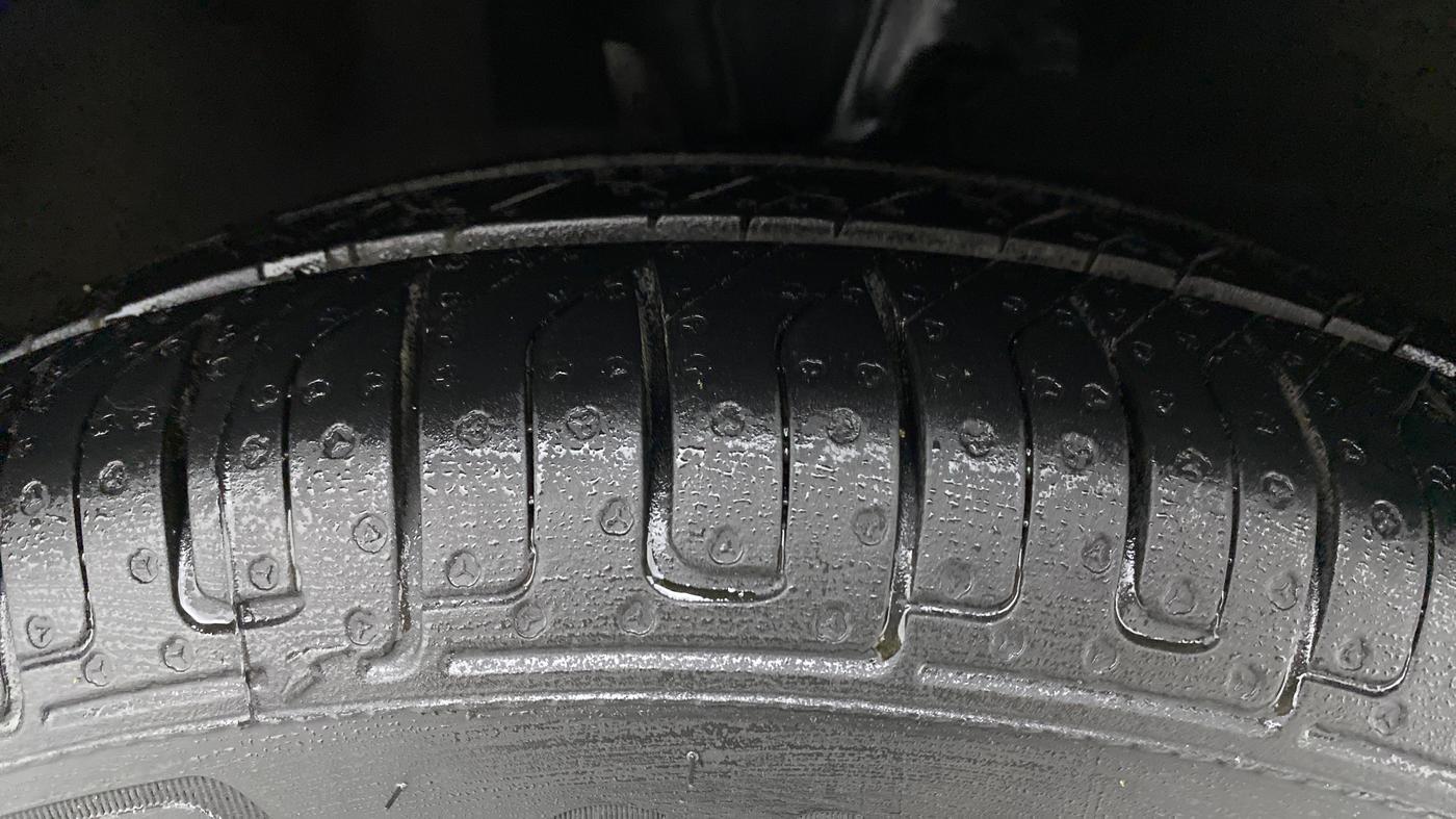 2011 Hyundai i10 MAGNA 1.1 IRDE2, CNG, Manual, 52,583 km, Right Front Tyre Tread