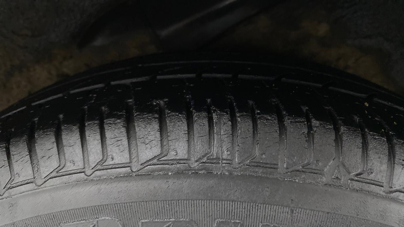 2011 Hyundai i10 MAGNA 1.1 IRDE2, CNG, Manual, 52,583 km, Left Rear Tyre Tread