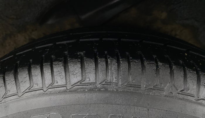 2011 Hyundai i10 MAGNA 1.1 IRDE2, CNG, Manual, 52,583 km, Left Rear Tyre Tread