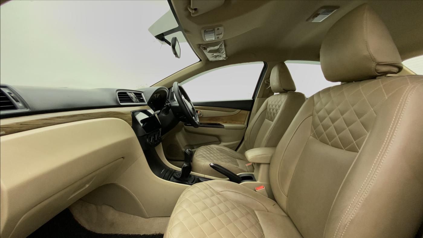 2018 Maruti Ciaz SIGMA 1.5 SHVS MT  PETROL, Petrol, Manual, 80,349 km, Right Side Front Door Cabin