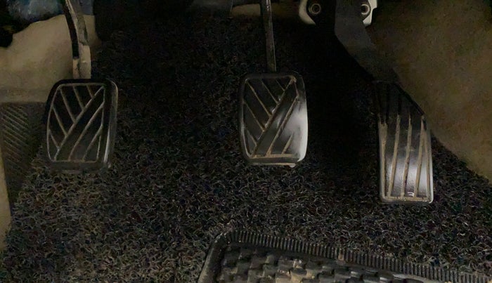 2018 Maruti Ciaz SIGMA 1.5 SHVS MT  PETROL, Petrol, Manual, 80,349 km, Pedals