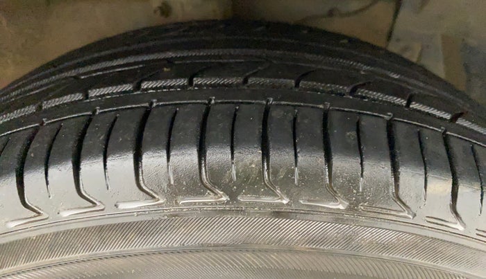2018 Maruti Ciaz SIGMA 1.5 SHVS MT  PETROL, Petrol, Manual, 80,349 km, Right Front Tyre Tread