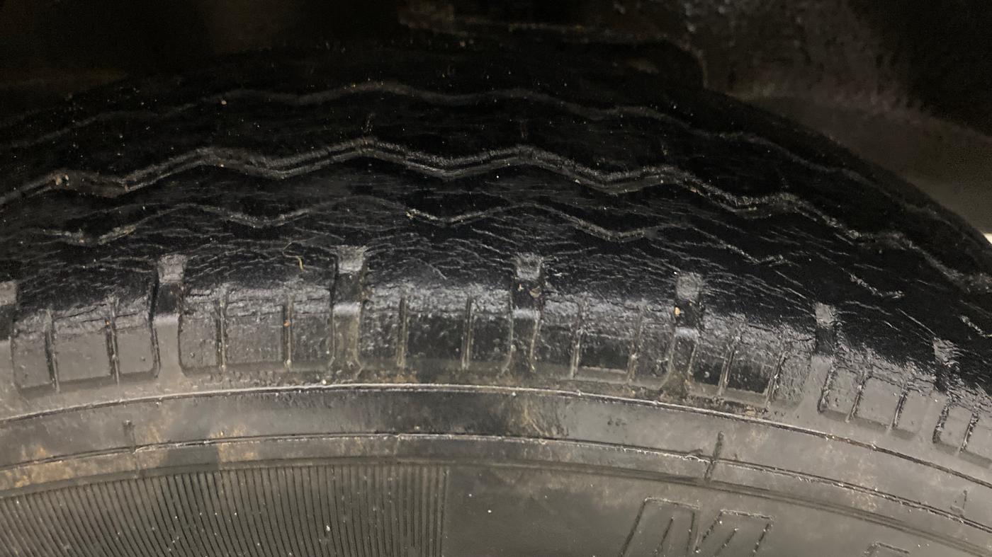 2022 Maruti Eeco 5 STR AC (O), Petrol, Manual, 33,960 km, Right Front Tyre Tread