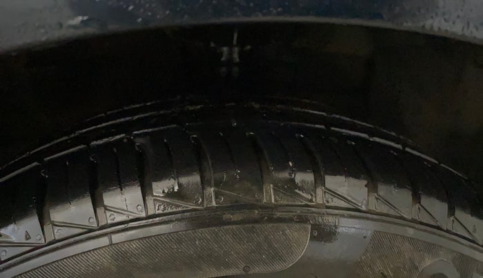 2020 Hyundai GRAND I10 NIOS SPORTZ 1.2 KAPPA VTVT CNG, CNG, Manual, 40,710 km, Right Front Tyre Tread