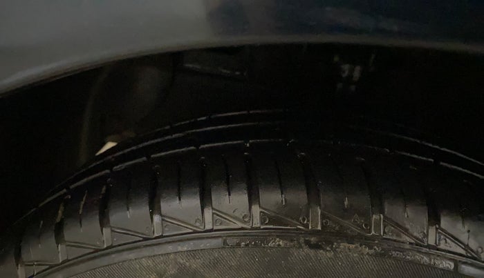 2020 Hyundai GRAND I10 NIOS SPORTZ 1.2 KAPPA VTVT CNG, CNG, Manual, 40,710 km, Left Front Tyre Tread