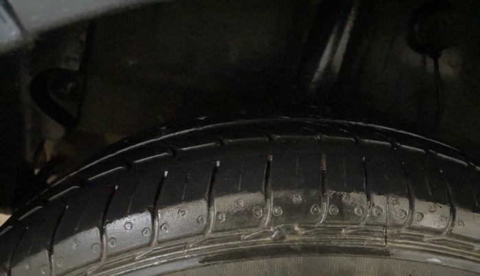 2020 Hyundai GRAND I10 NIOS SPORTZ 1.2 KAPPA VTVT CNG, CNG, Manual, 40,710 km, Right Rear Tyre Tread