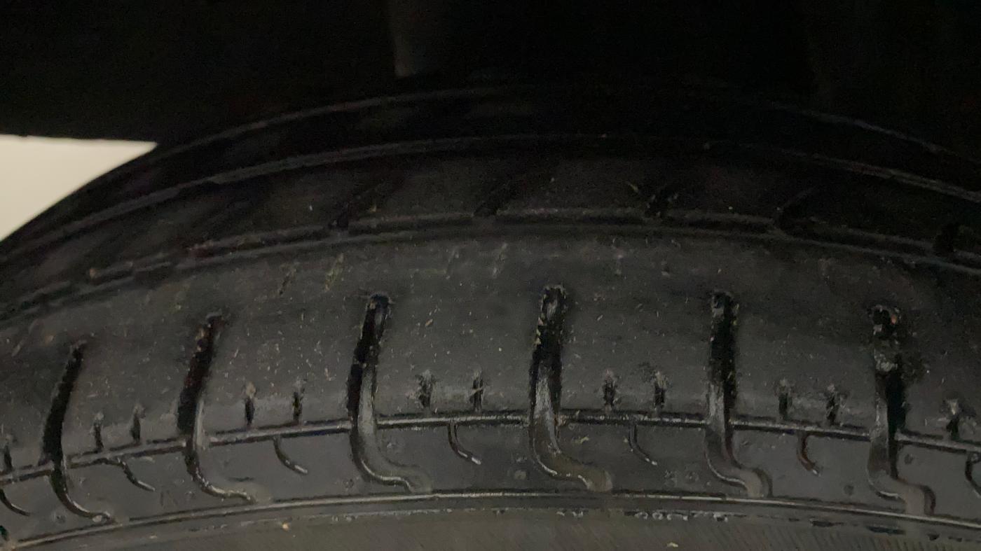 2019 Renault Kwid RXL, Petrol, Manual, 43,673 km, Right Rear Tyre Tread
