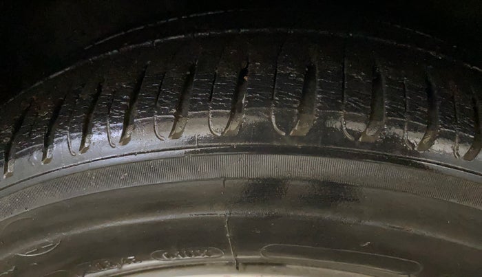 2017 Honda Jazz 1.2L I-VTEC V AT, Petrol, Automatic, 1,03,122 km, Right Rear Tyre Tread