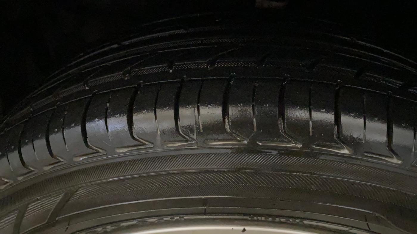 2017 Honda Jazz 1.2L I-VTEC V AT, Petrol, Automatic, 1,03,122 km, Left Front Tyre Tread