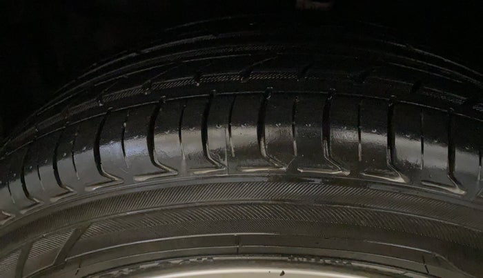 2017 Honda Jazz 1.2L I-VTEC V AT, Petrol, Automatic, 1,03,122 km, Left Front Tyre Tread