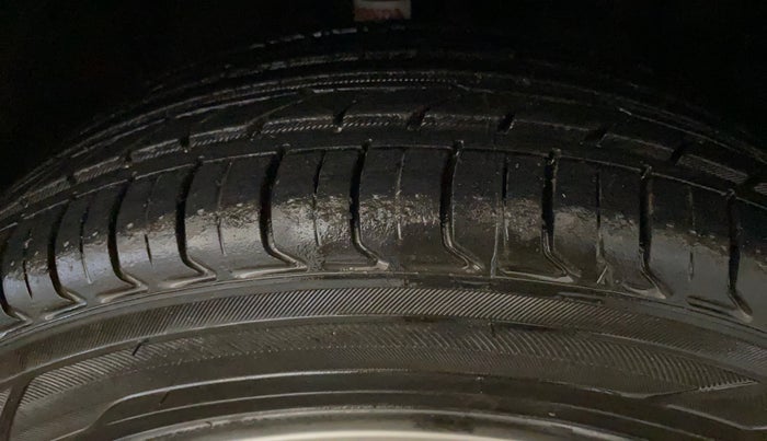 2017 Honda Jazz 1.2L I-VTEC V AT, Petrol, Automatic, 1,03,122 km, Right Front Tyre Tread