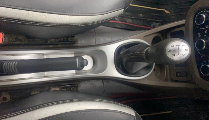 2017 Renault Duster RXL PETROL, Petrol, Manual, 57,656 km, Gear Lever